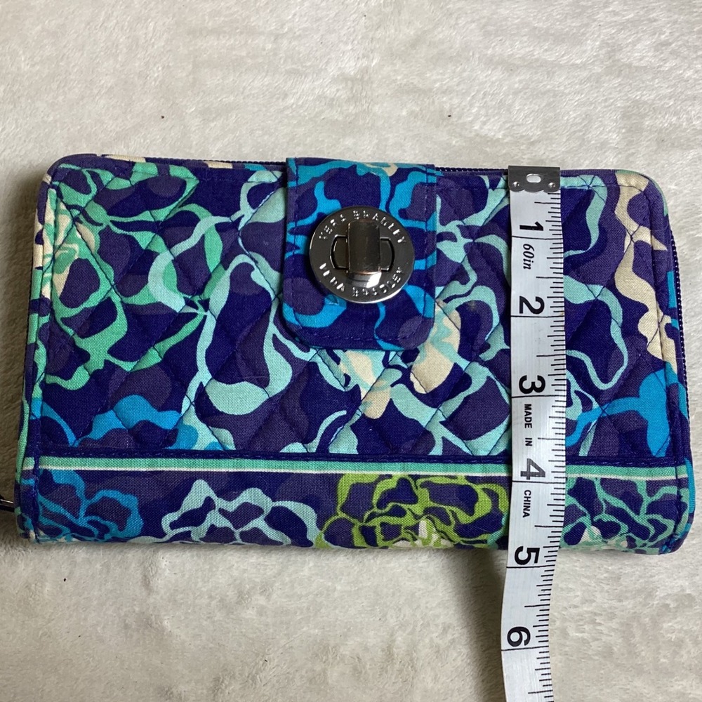 Vera Bradley Blue Bayou Quilted Cotton Turnlock Zip Around Wallet Floral‎ Purple - Picture 7 of 7